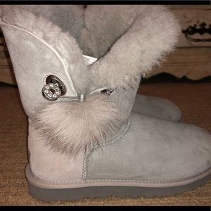 Grey short Ugg boots sz 8